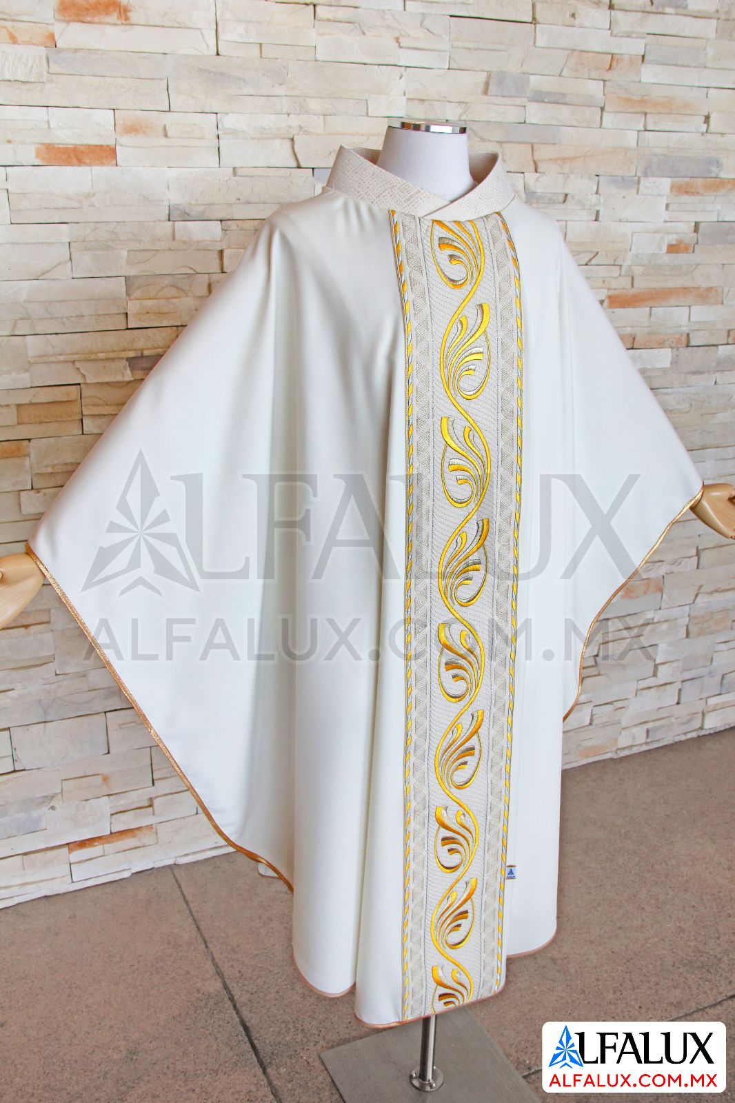 01 FUENTE DE VIDA Alfalux Casulla Perla Central Brocado (2)